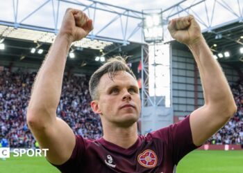 Lawrence Shankland celebrates