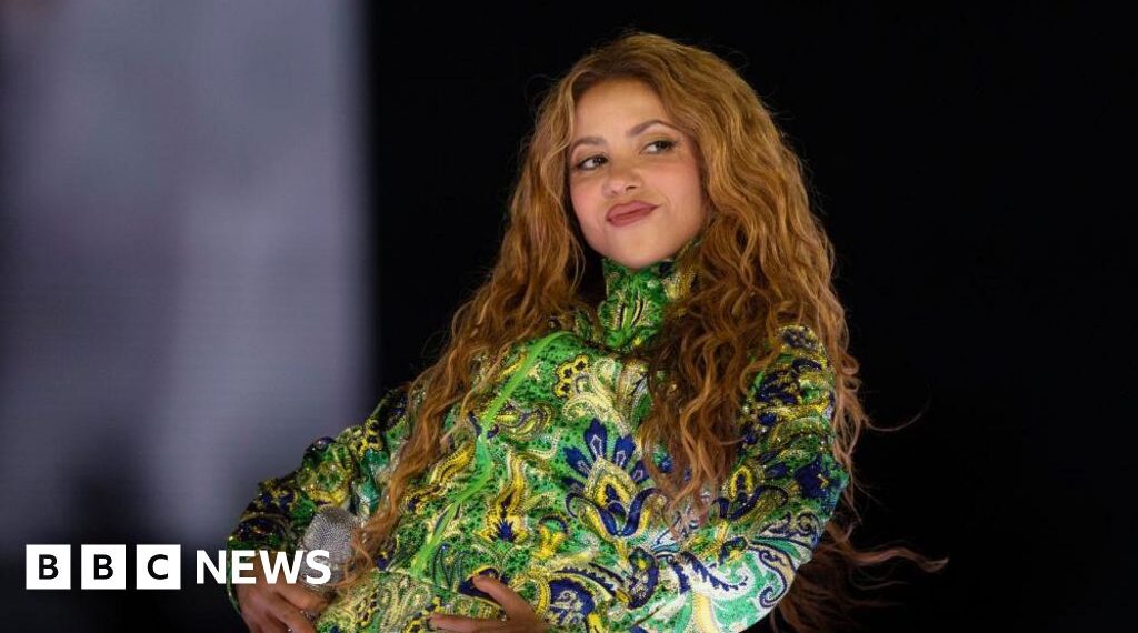 Huge crowd attends free Shakira beach concert in Rio de Janeiro, Brazil