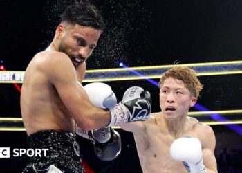 Naoya Inoue punches Ramon Cardenas