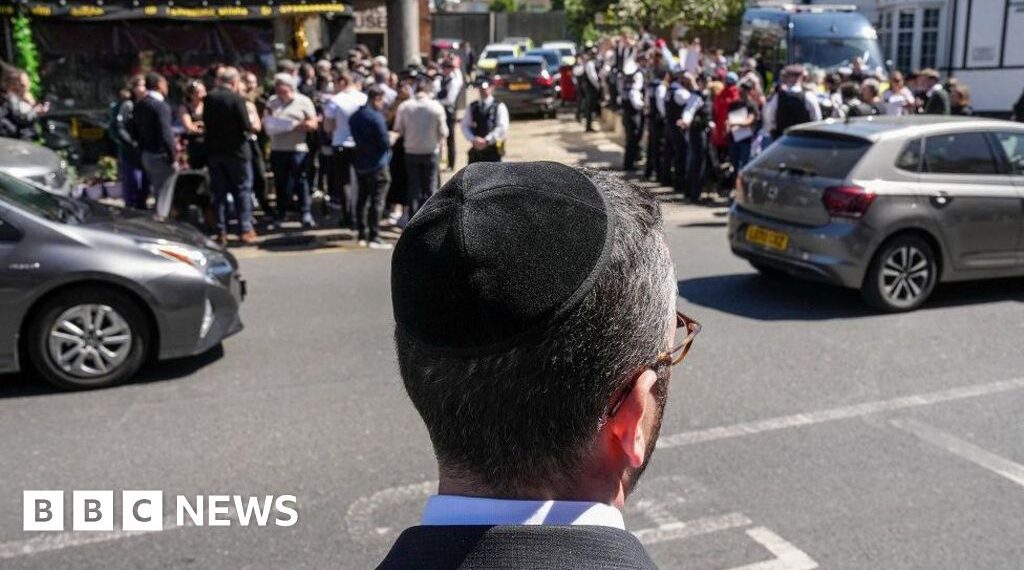 Jews observe first Shabbat after Golders Green attack