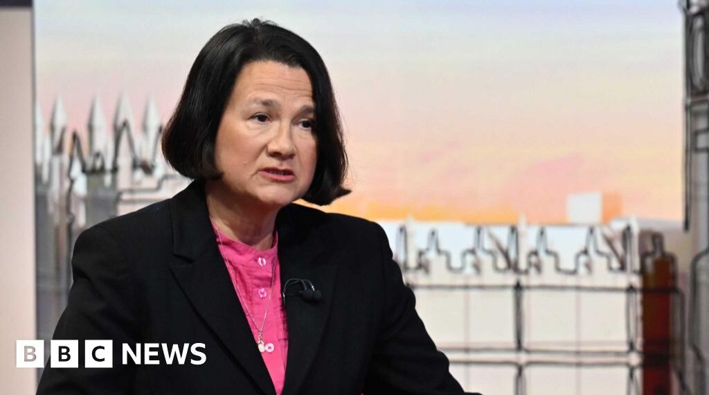 Labour MP challenges ministers to move against Starmer