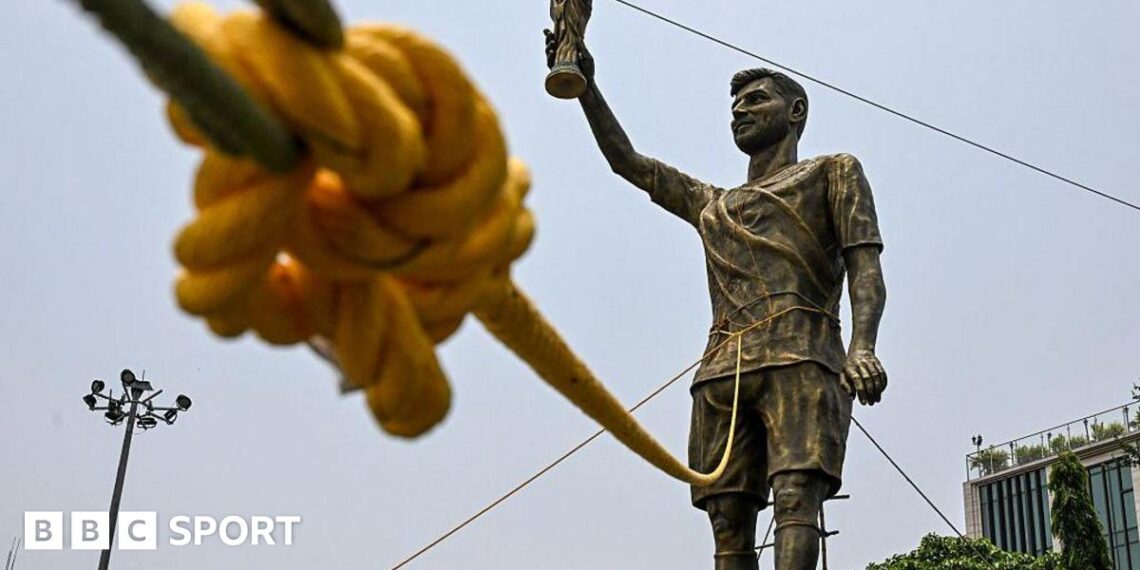 Messi statue in Kolkata
