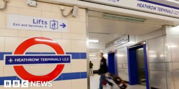 'Major' delays to Heathrow trains as pipe bursts
