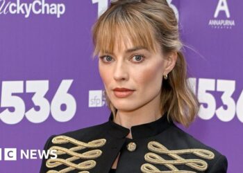 Margot Robbie backs Tudor play 1536: 'Women are still having the same conversations'