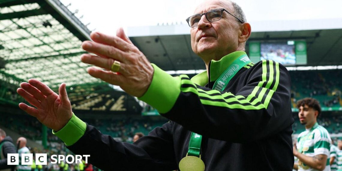 Martin O'Neill celebrates Celtic's title win