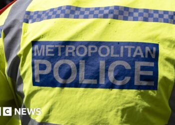 Met Police officers photographed body on own phones