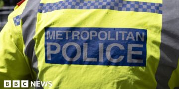 Met Police officers photographed body on own phones