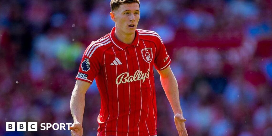 Elliot Anderson in action for Nottingham Forest