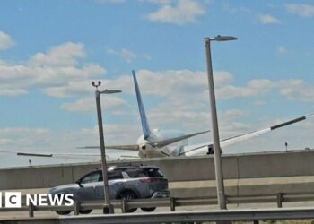 One injured after plane hits truck while landing in Newark