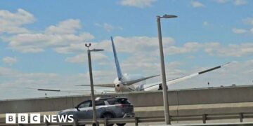 One injured after plane hits truck while landing in Newark