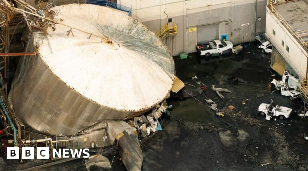One killed and nine missing after chemical explosion at US paper mill