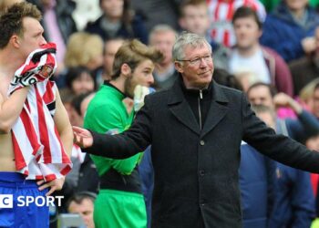 Phil Jones and Sir Alex Ferguson look on in despair