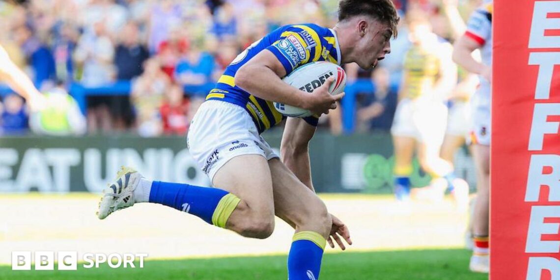 Ewan Irwin scores under the posts to register Warrington's decisive fourth try against Bradford