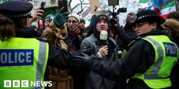 Thousands of officers deployed as crowds gather for London protests
