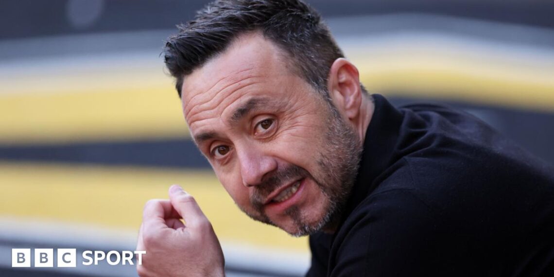 Tottenham boss Roberto de Zerbi reacts on the touchline during a Premier League match against Wolves at Molineux