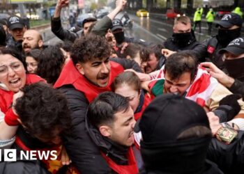 Turkish police arrest more than 500 people at May Day rallies