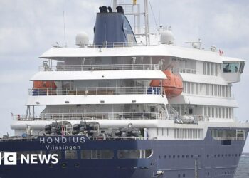 US passengers from hantavirus-hit ship quarantined as officials say public risk 'very low'