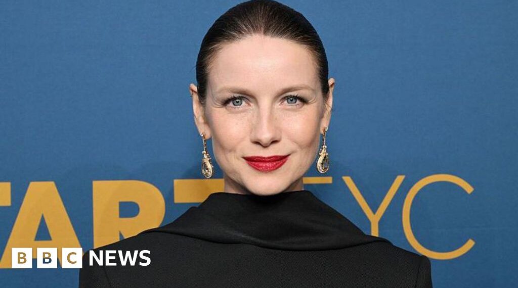 US site apologises to Outlander star over Shotts 'armpit' misquote