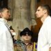 Oleksandr Usyk (left) and challenger Rico Verhoeven share a friendly handshake at Thursday's news conference