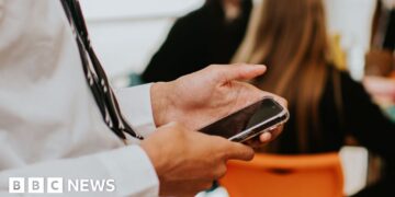 Wales won't ban mobile phones in schools, first minister says