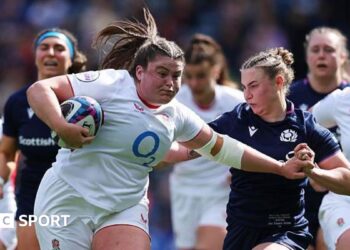 Maud Muir carries the ball