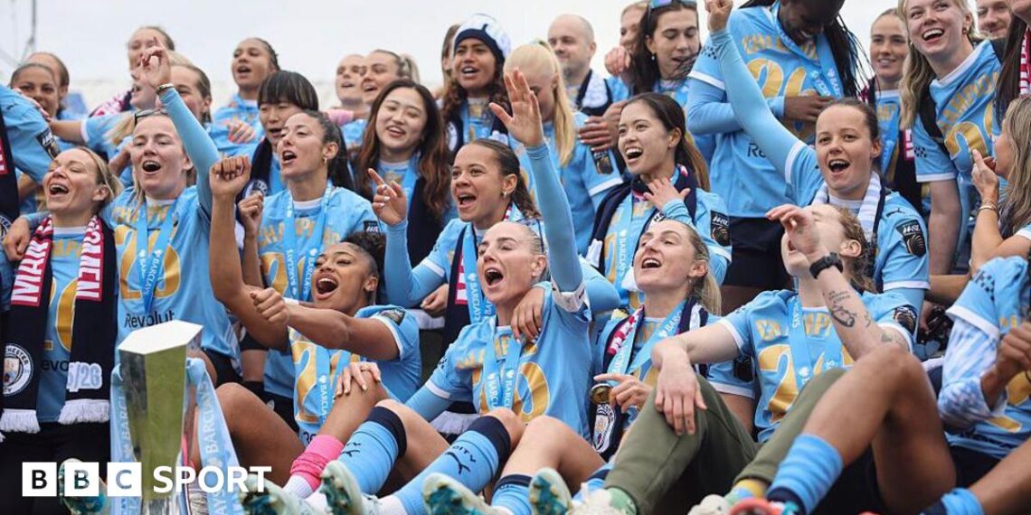 Manchester City players celebrate winning the WSL