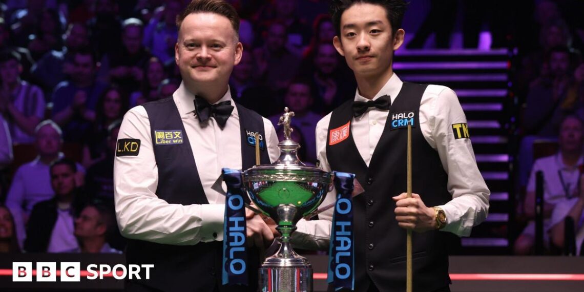 Shaun Murphy & Wu Yize pose with the trophy