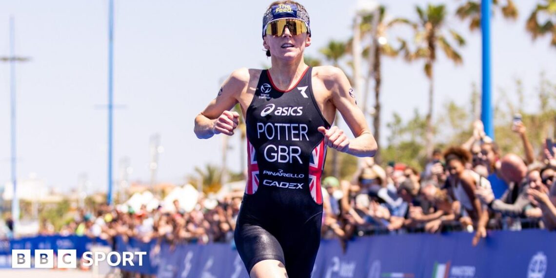 Beth Potter crosses the finish line in Alghero