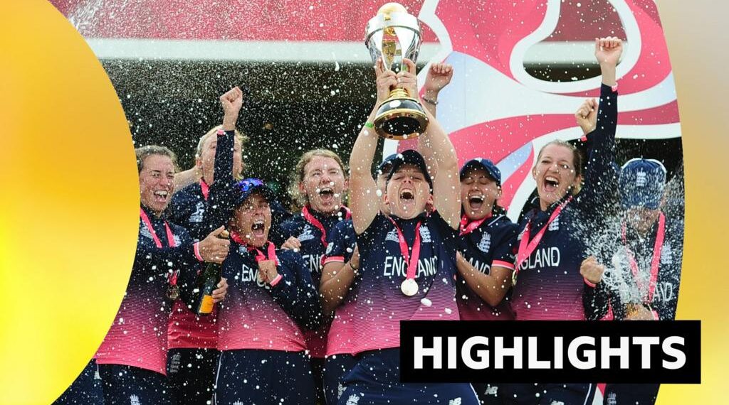 England women lifting the cricket world cup in 2017