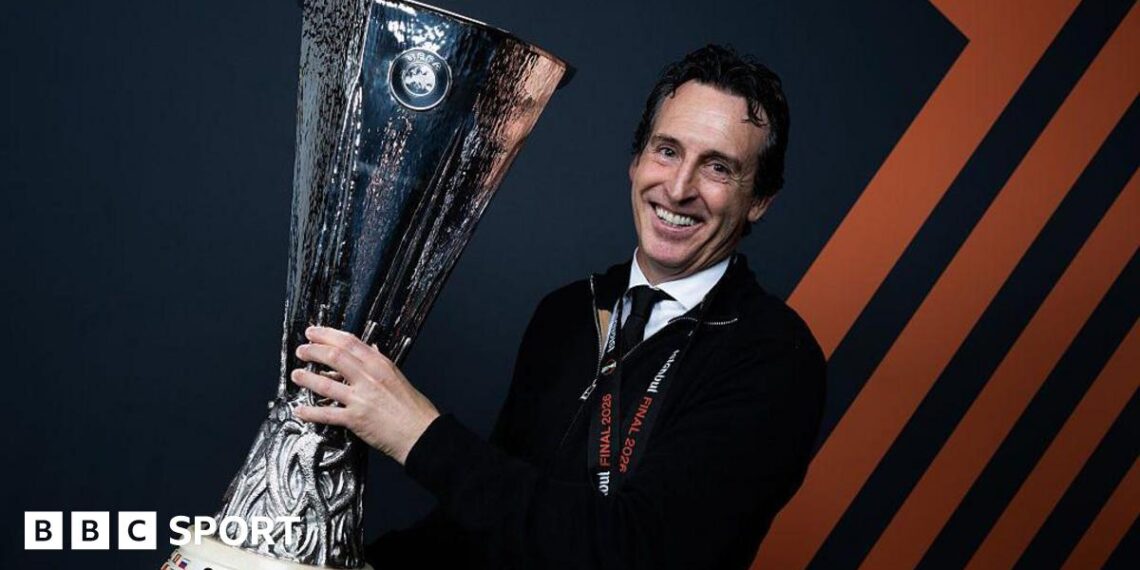 Unai Emery with the Europa League trophy