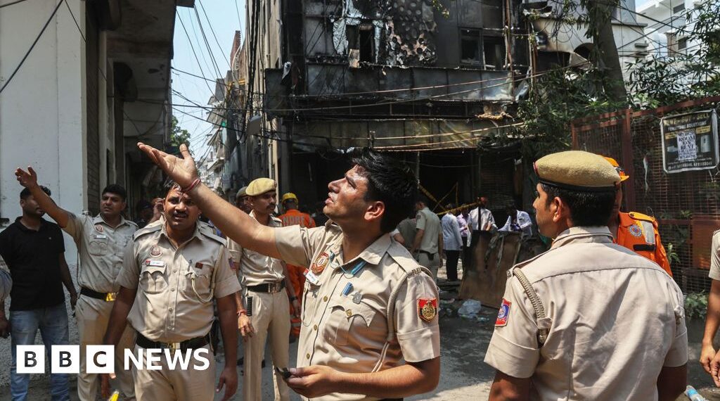 At least 21 people killed in Delhi restaurant fire