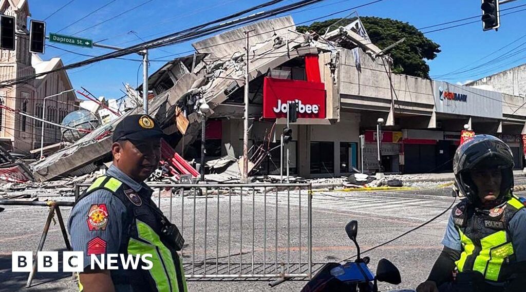 At least 32 dead after major earthquake strikes southern Philippines