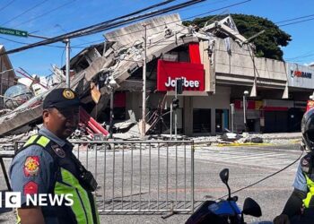 At least 32 dead after major earthquake strikes southern Philippines