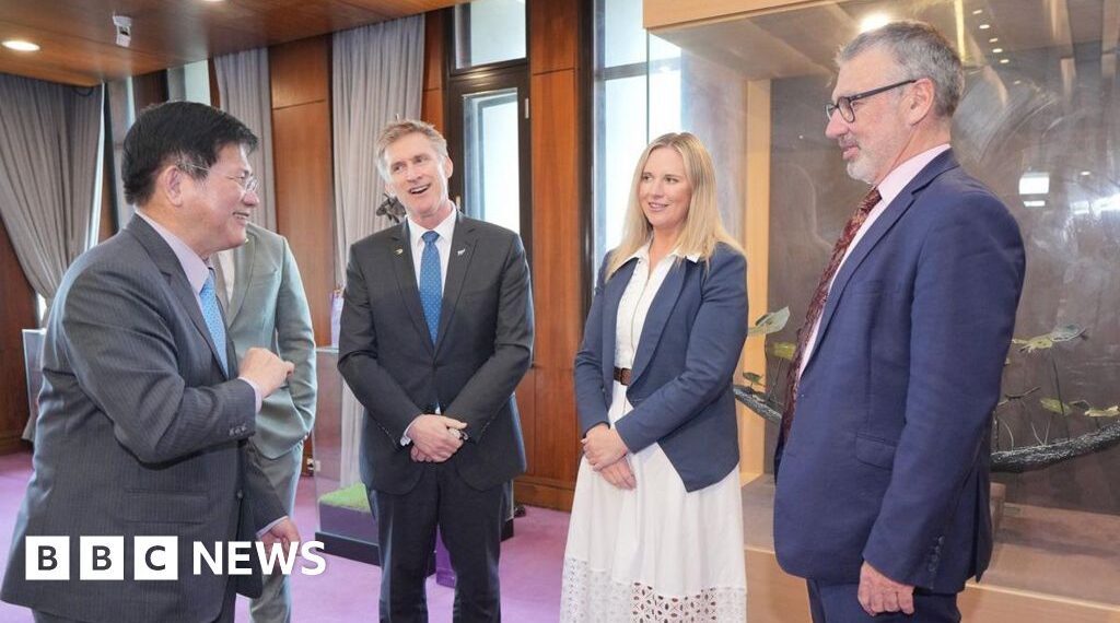 China bans four New Zealand MPs over Taiwan visit