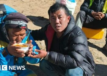 Everest guide survived six-day ordeal by eating chocolate and 'chewing ice'