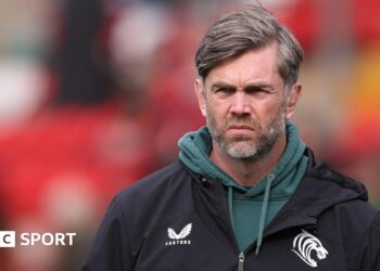 Geoff Parling looks on during a Leicester coaching session