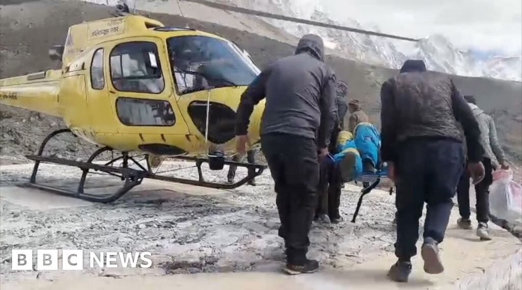 Guide stranded on Everest for six days rescued