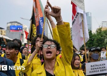Indonesian students protest against state spending, fuel price hike