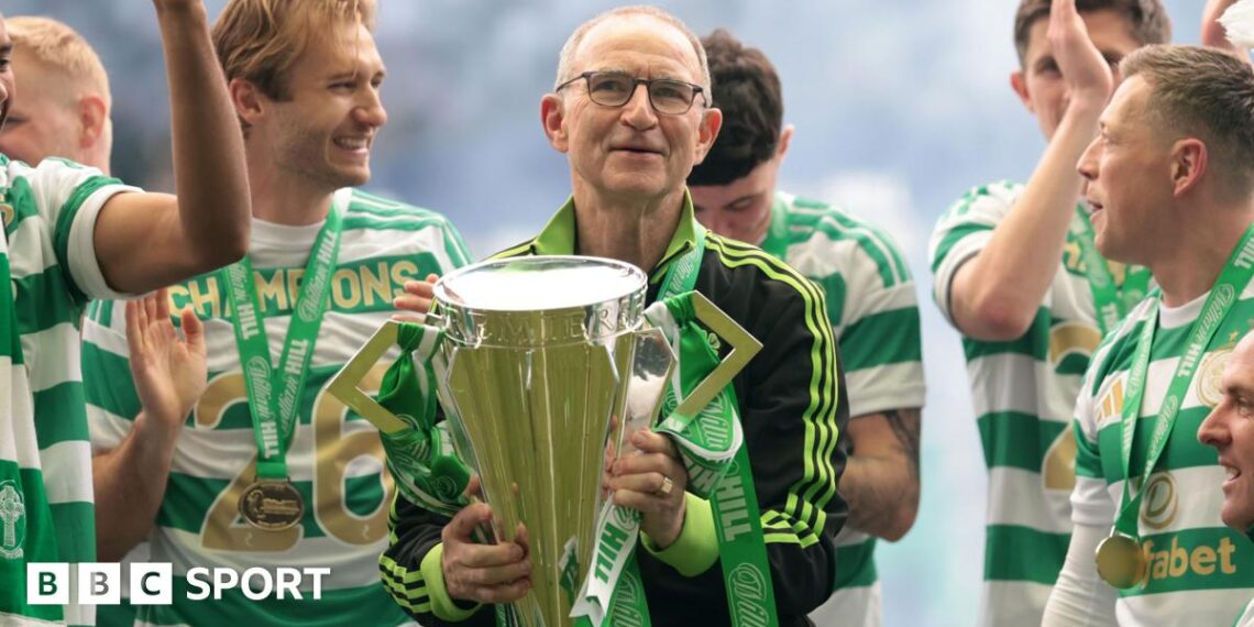 Martin O'Neill with the Scottish Premiership trophy