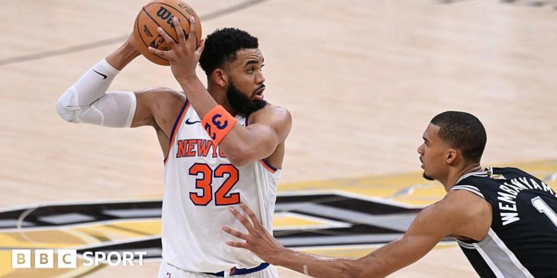 Karl-Anthony Towns #32 of the New York Knicks handles the ball during the game against the San Antonio Spurs