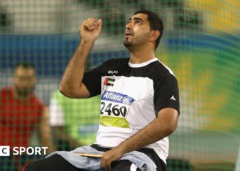 Abdullah Hayayei warming up in a shot put cage