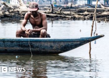 Shell pumped oil through Nigeria pipeline for years despite pollution evidence, documents show