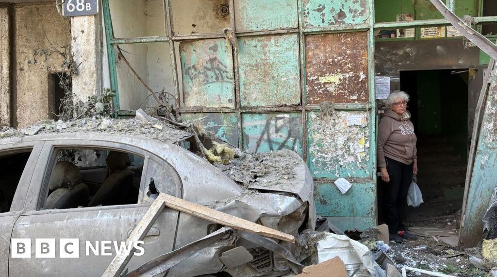 Sleepy Kyiv neighbourhood hit in Russian strike