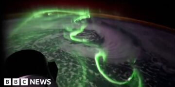 Southern Lights timelapse filmed from SpaceX Dragon shuttle