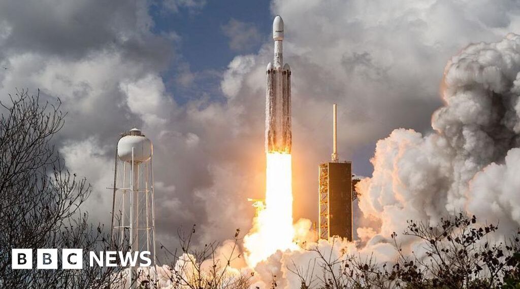 SpaceX says it’s worth $1.75tn as it targets largest stock market debut