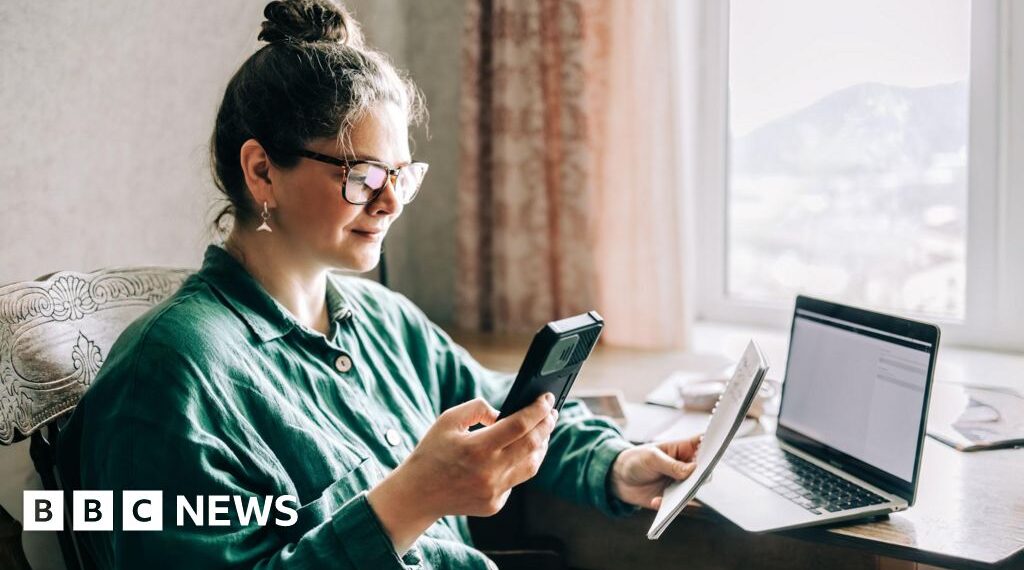 Three-quarters of workers not on track for 'moderate' pension income, report suggests